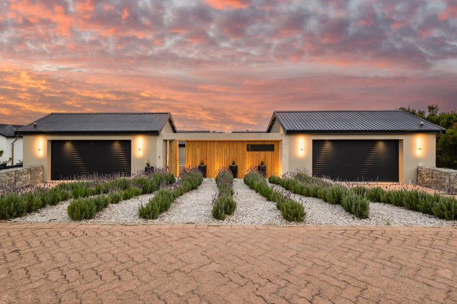 6 Bedroom Property for Sale in Brackenridge Western Cape